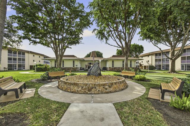 700 Village Green Court 206, Palm Springs, FL 33461