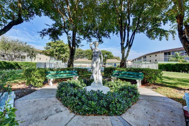 700 Village Green Court 206, Palm Springs, FL 33461