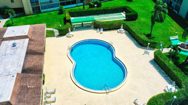 700 Village Green Court 206, Palm Springs, FL 33461