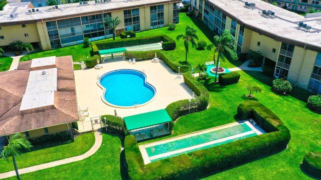 700 Village Green Court 206, Palm Springs, FL 33461