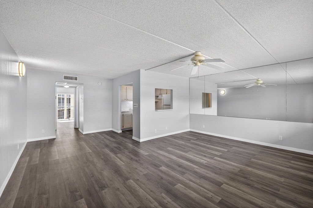 700 Village Green Court 206, Palm Springs, FL 33461