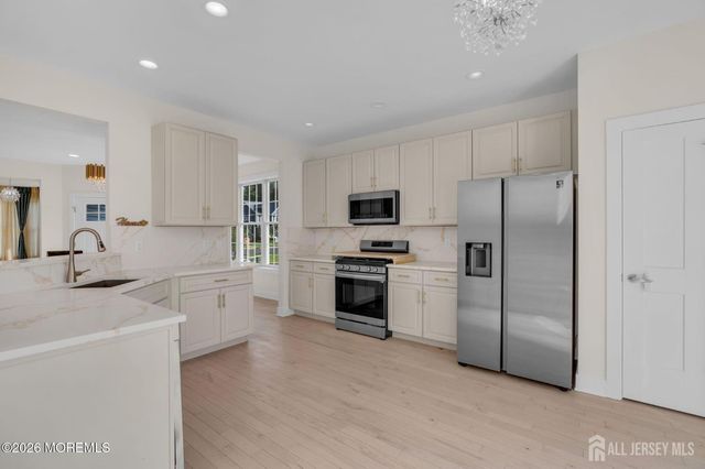 17 Kitchen Avenue, Old Bridge, NJ 08857