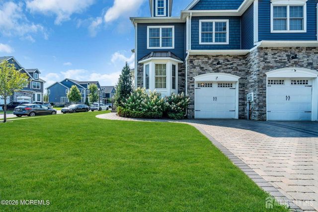 17 Kitchen Avenue, Old Bridge, NJ 08857