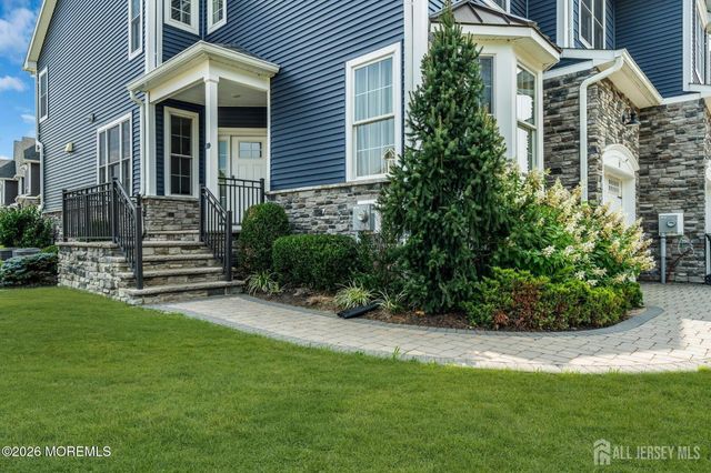 17 Kitchen Avenue, Old Bridge, NJ 08857