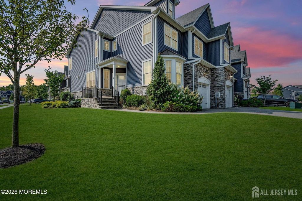 17 Kitchen Avenue, Old Bridge, NJ 08857