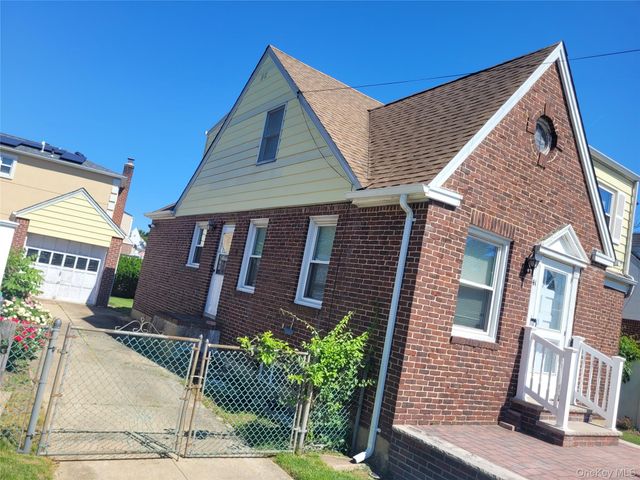 41 Nassau Boulevard, West Hempstead, NY 11552