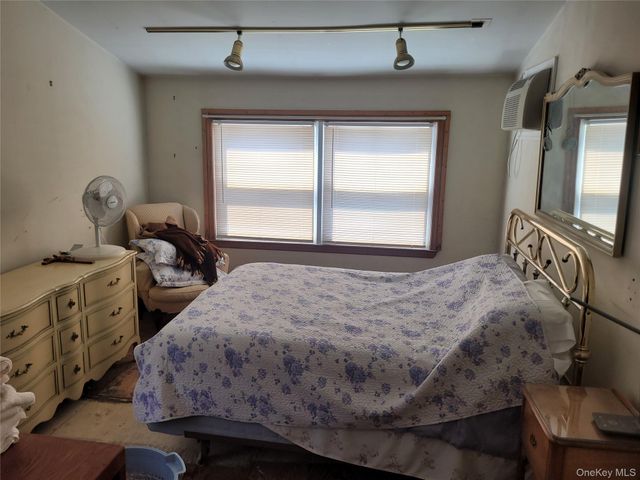 41 Nassau Boulevard, West Hempstead, NY 11552