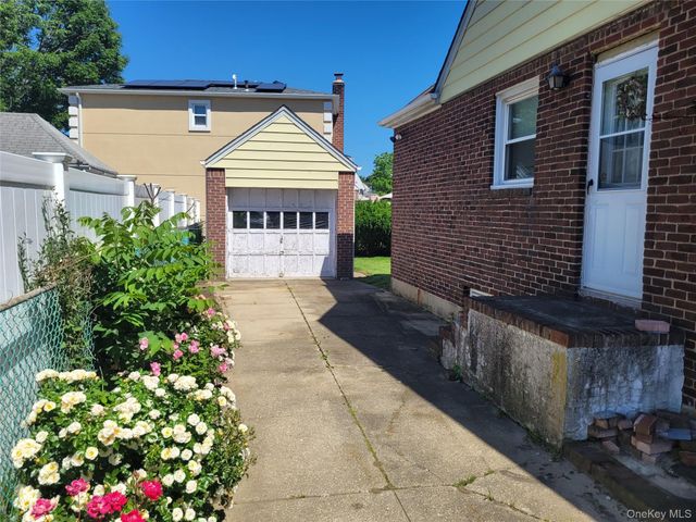 41 Nassau Boulevard, West Hempstead, NY 11552