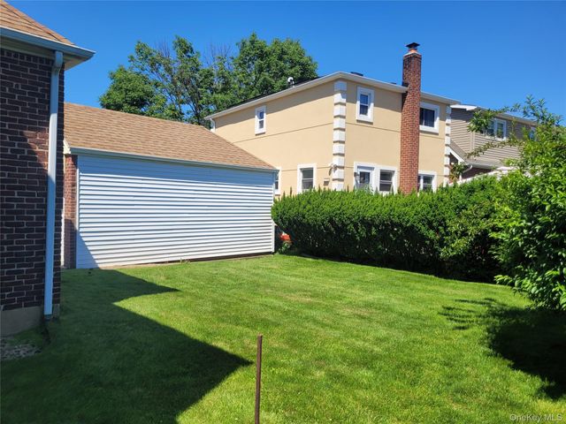 41 Nassau Boulevard, West Hempstead, NY 11552