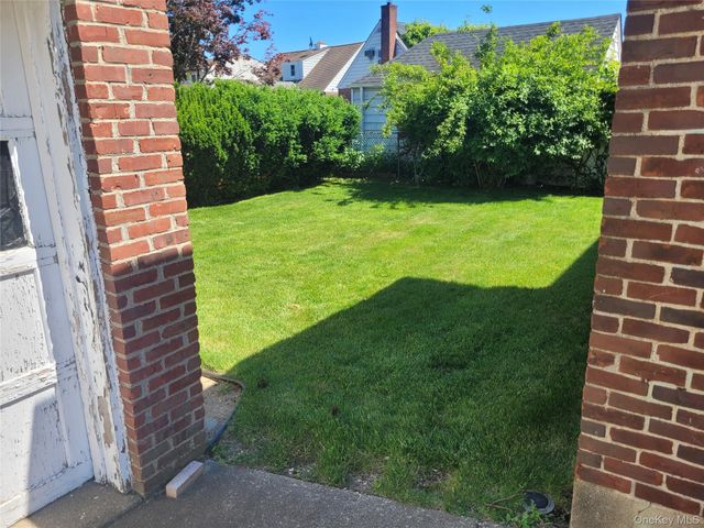 41 Nassau Boulevard, West Hempstead, NY 11552