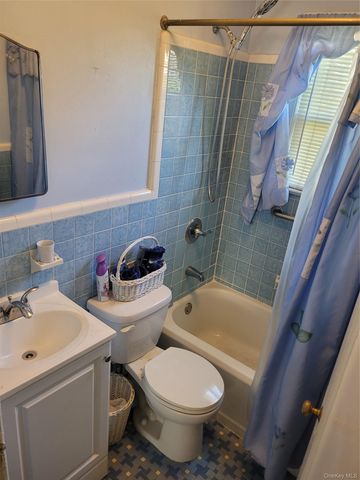 41 Nassau Boulevard, West Hempstead, NY 11552