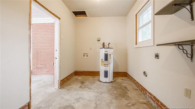 1203 Turnpike Road, Fayetteville, NC 28305