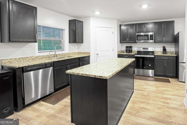 12001 Guelph Circle, Hampton, GA 30228