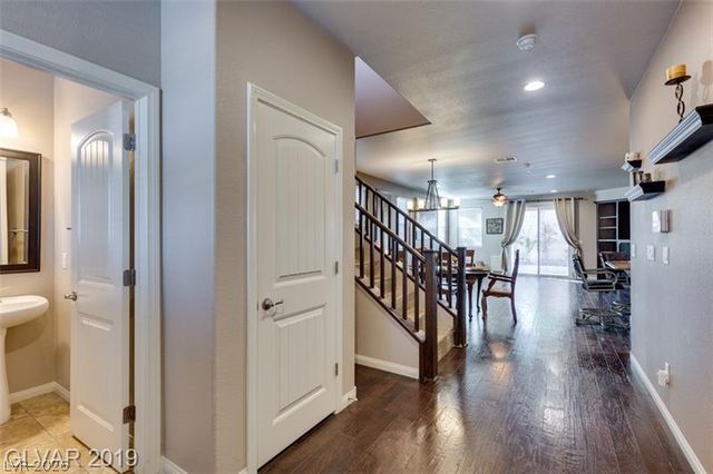 1077 Hickory Park Street, Las Vegas, NV 89138