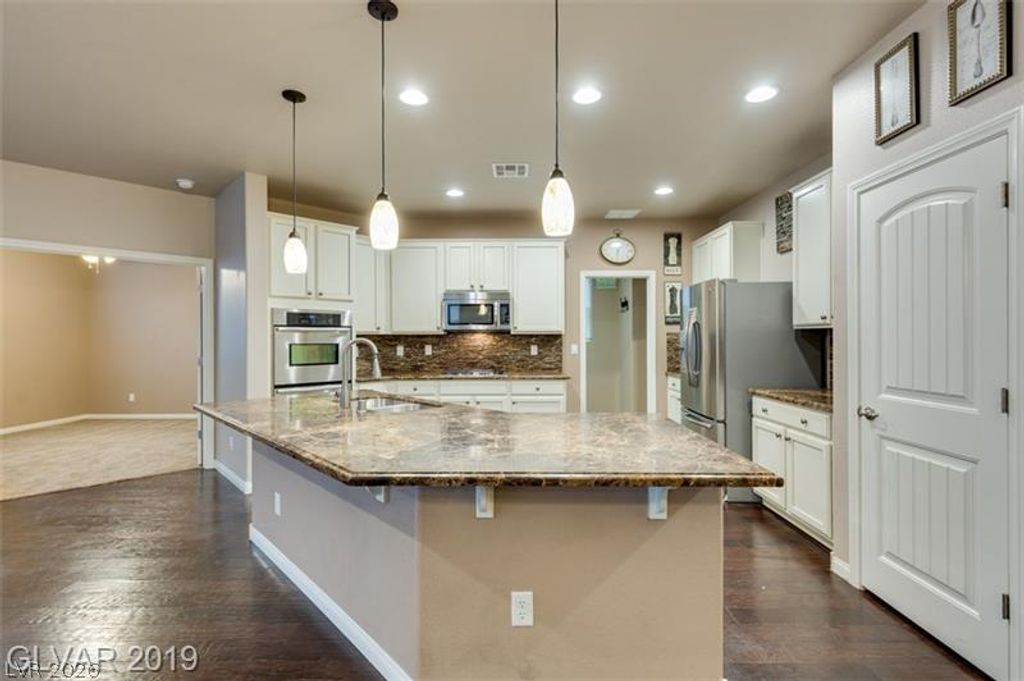 1077 Hickory Park Street, Las Vegas, NV 89138