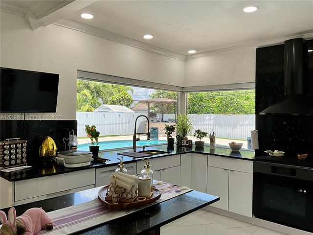 11251 SW 181st St, Miami, FL 33157