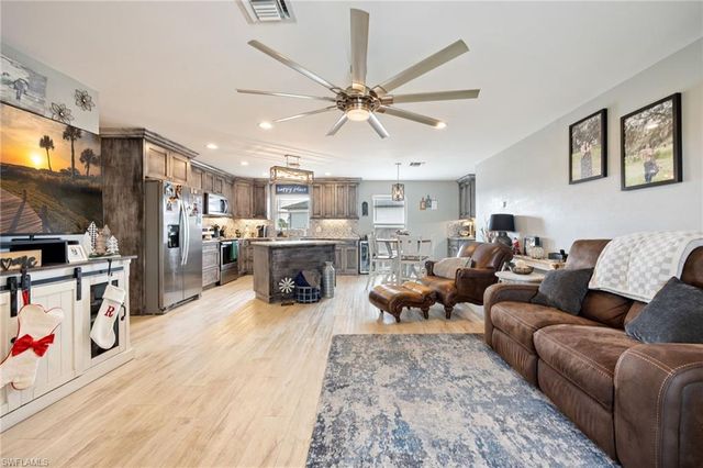 3004 W Briarwood CIR, Labelle, FL 33935