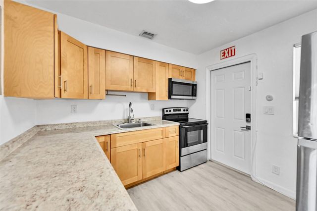 2409 Taft Street, Hollywood, FL 33020