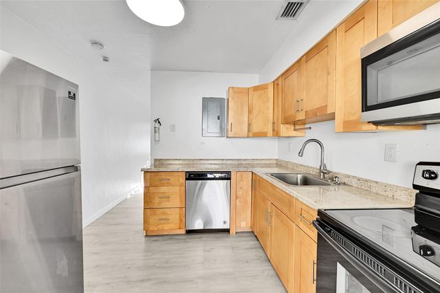 2409 Taft Street, Hollywood, FL 33020