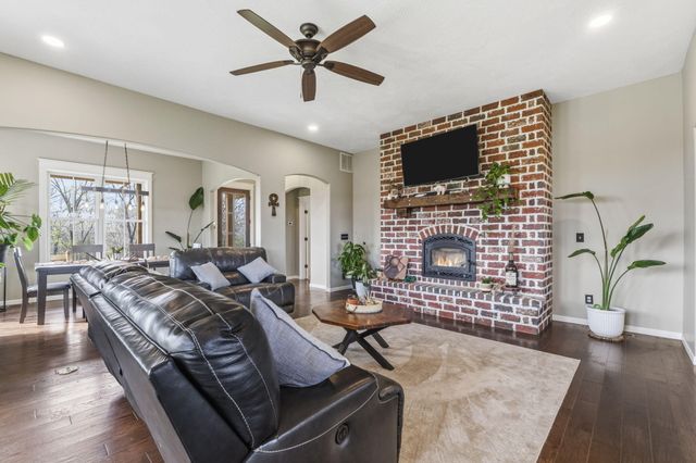 2665 W Old Limey Road, Brookline, MO 65619