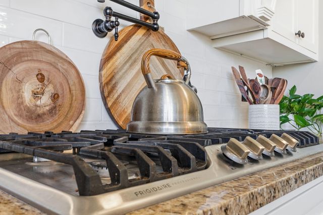 2665 W Old Limey Road, Brookline, MO 65619