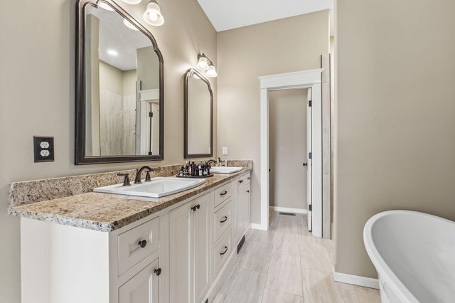 2665 W Old Limey Road, Brookline, MO 65619