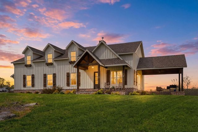 2665 W Old Limey Road, Brookline, MO 65619
