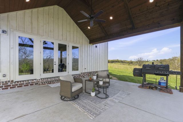 2665 W Old Limey Road, Brookline, MO 65619