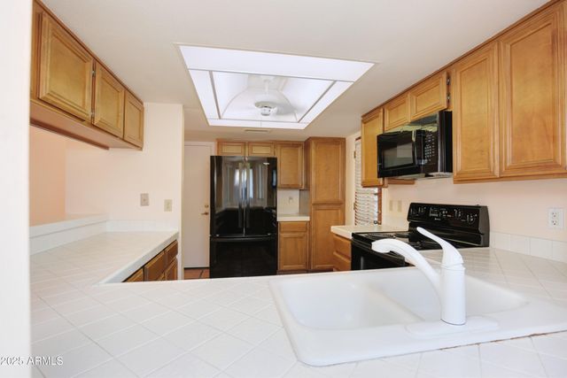 425 W KINGS Avenue, Phoenix, AZ 85023