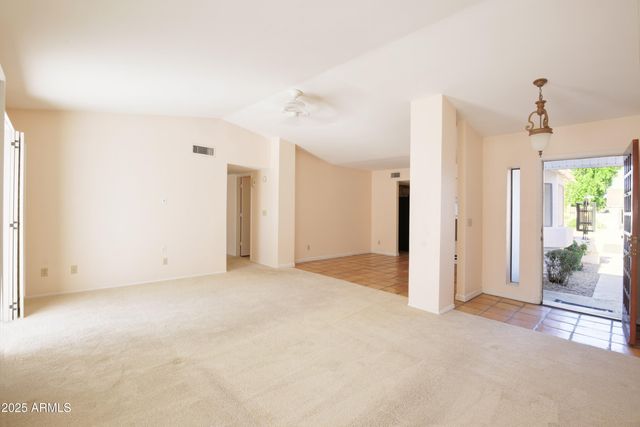 425 W KINGS Avenue, Phoenix, AZ 85023