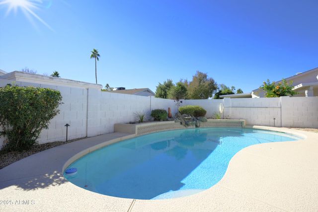 425 W KINGS Avenue, Phoenix, AZ 85023