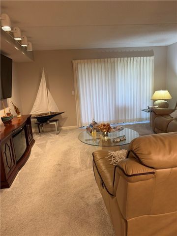 650 East Greenwich Avenue 207, West Warwick, RI 02893