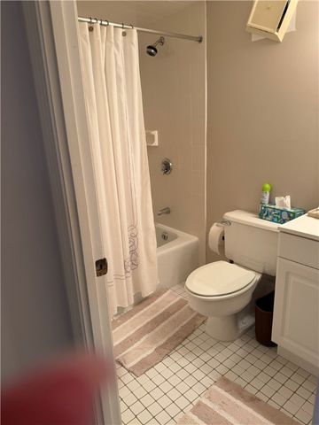 650 East Greenwich Avenue 207, West Warwick, RI 02893