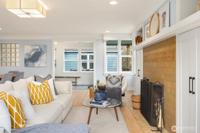 7204 NE Baker Hill Road, Bainbridge Island, WA 98110