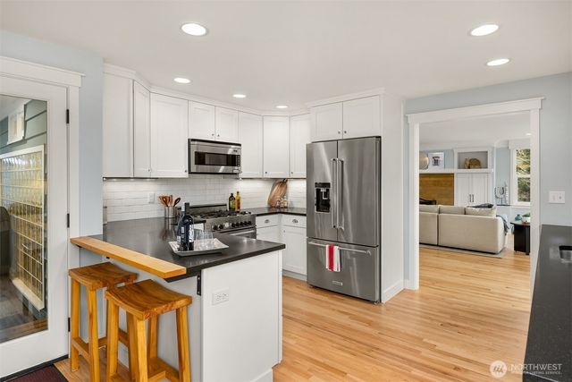 7204 NE Baker Hill Road, Bainbridge Island, WA 98110