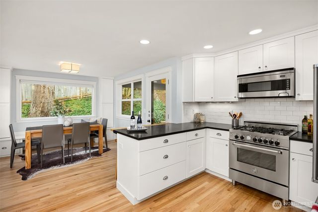 7204 NE Baker Hill Road, Bainbridge Island, WA 98110