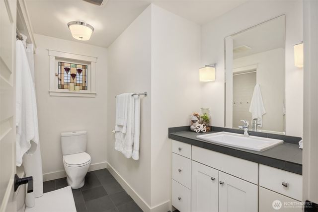 7204 NE Baker Hill Road, Bainbridge Island, WA 98110