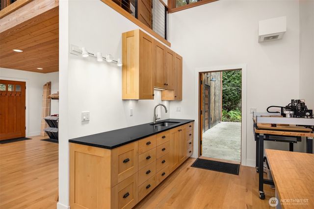 7204 NE Baker Hill Road, Bainbridge Island, WA 98110