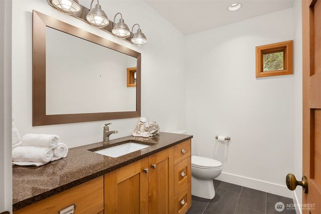 7204 NE Baker Hill Road, Bainbridge Island, WA 98110