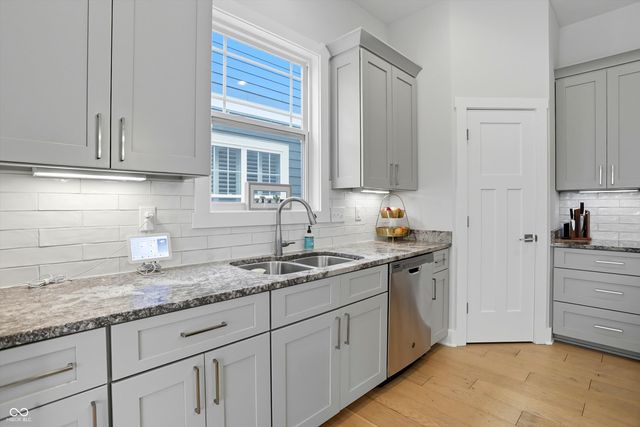 7615 Beekman Terrace, Zionsville, IN 46077