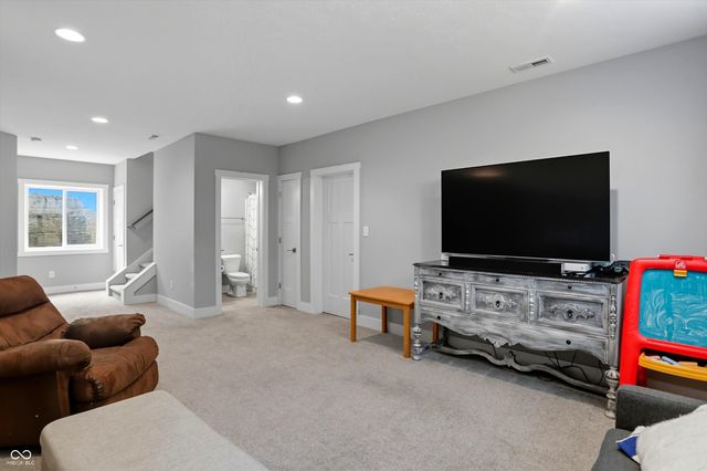 7615 Beekman Terrace, Zionsville, IN 46077