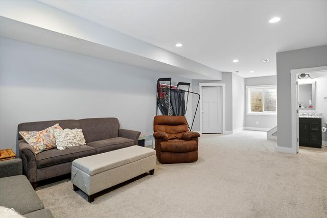 7615 Beekman Terrace, Zionsville, IN 46077