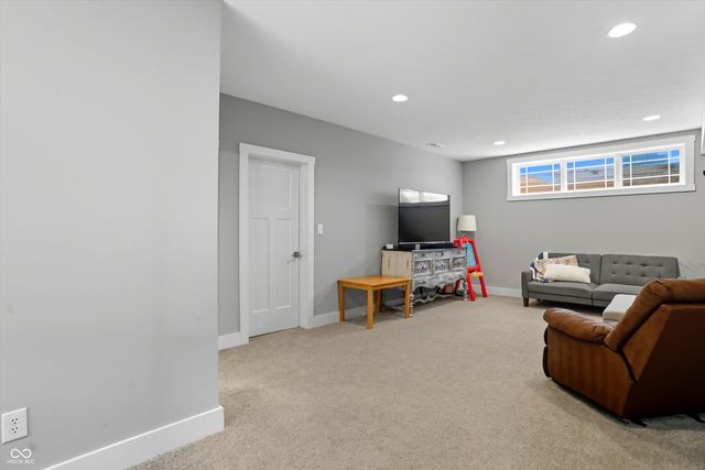 7615 Beekman Terrace, Zionsville, IN 46077