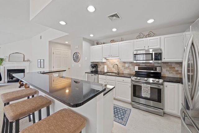 7 Evergreen Circle 7, Canton, MA 02021