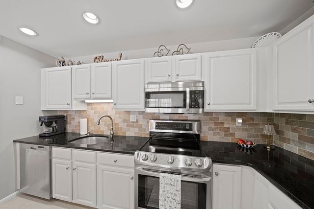 7 Evergreen Circle 7, Canton, MA 02021