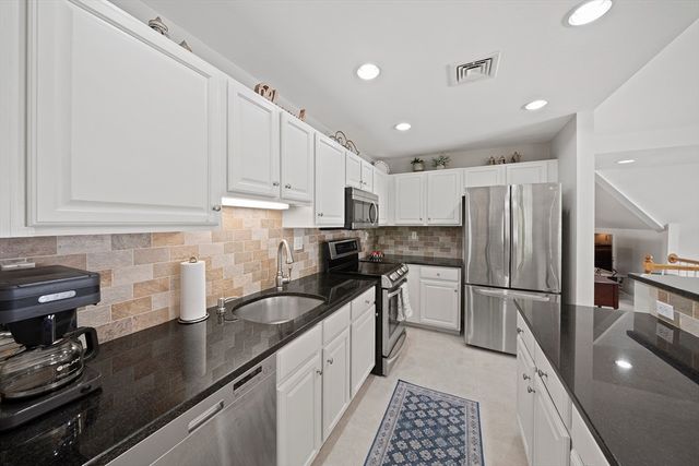 7 Evergreen Circle 7, Canton, MA 02021