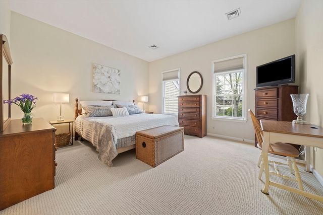 7 Evergreen Circle 7, Canton, MA 02021