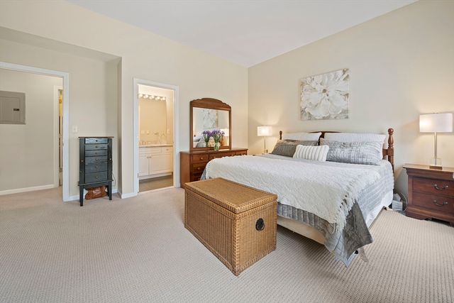 7 Evergreen Circle 7, Canton, MA 02021