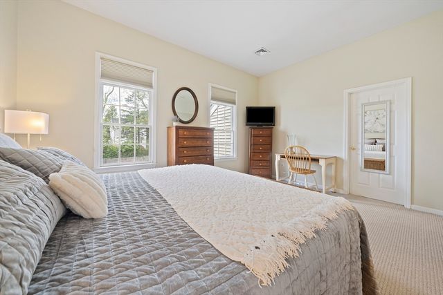 7 Evergreen Circle 7, Canton, MA 02021