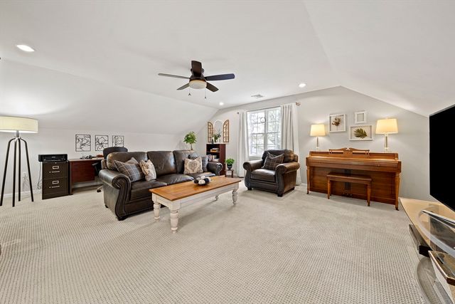 7 Evergreen Circle 7, Canton, MA 02021